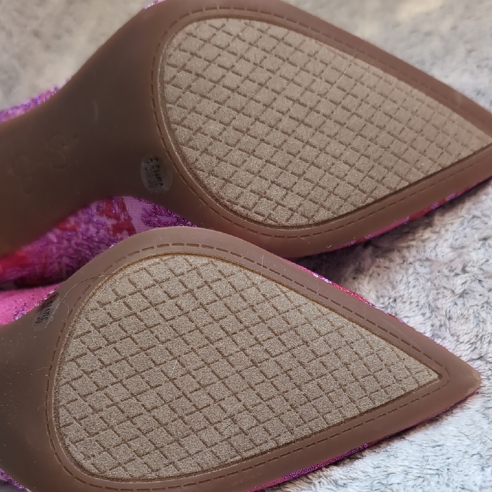Jessica Simpson Pink Patterned Heels - Picture 4 of 9